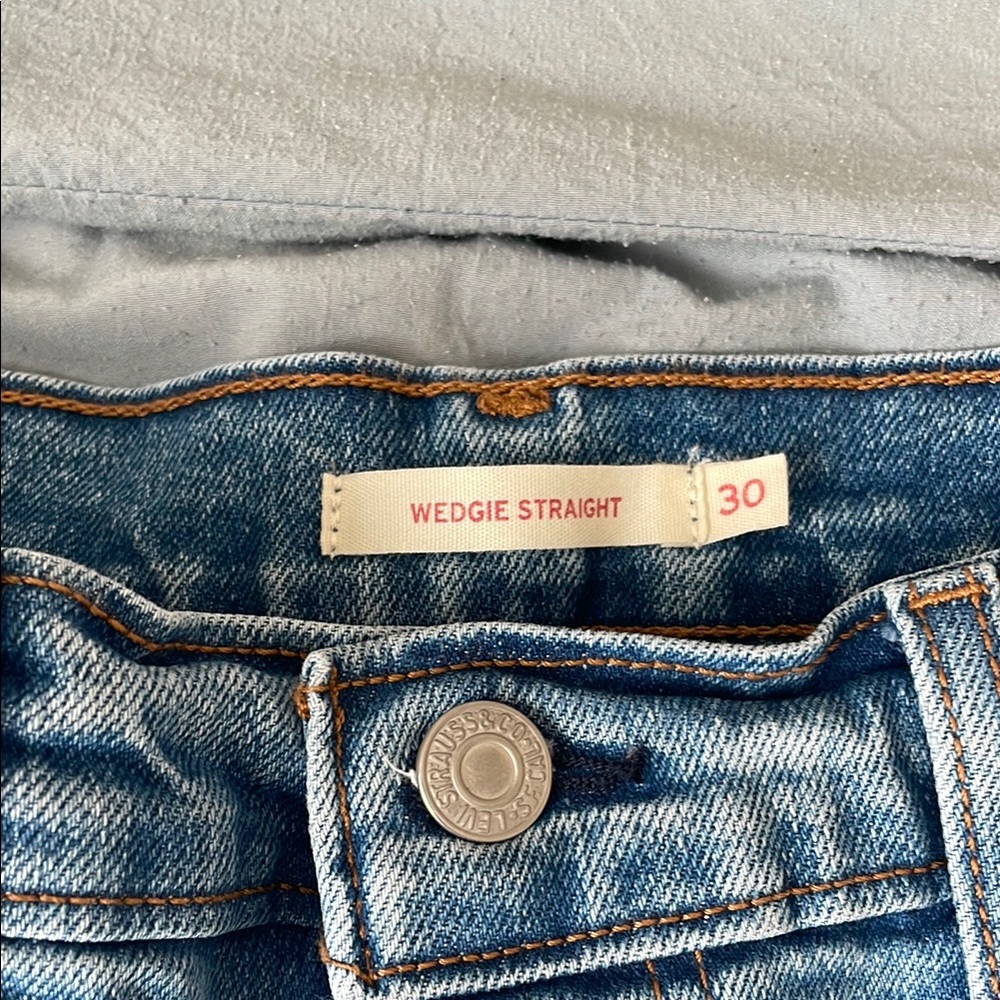 Levi’s High Waisted Straight Leg Jeans - Picture 2 of 3